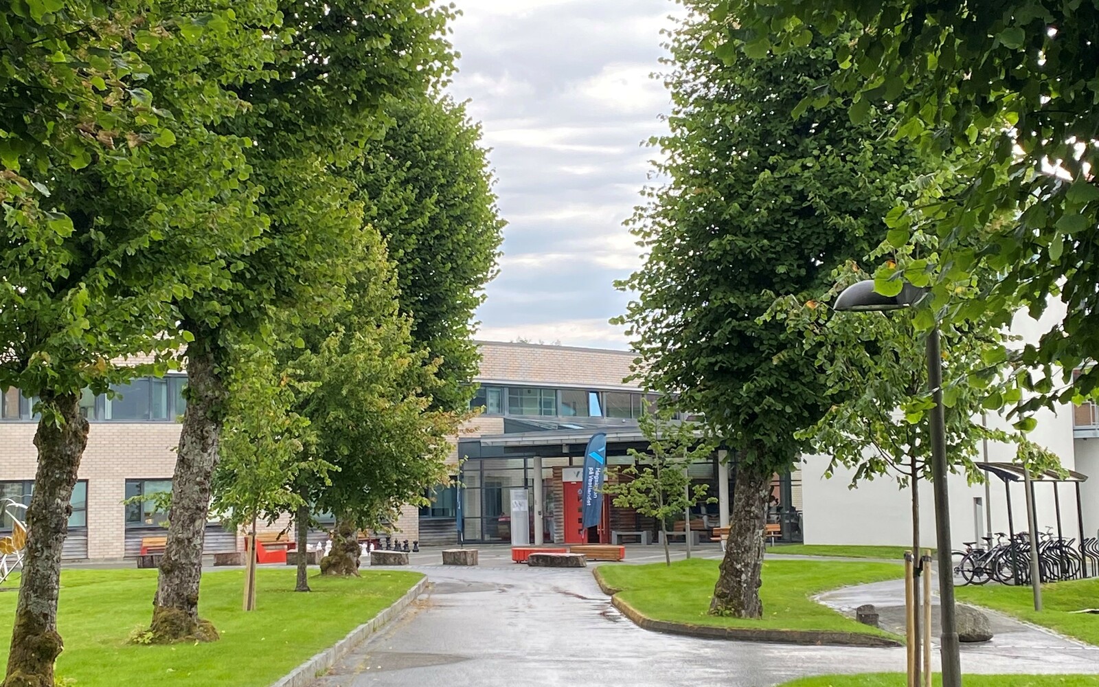 hovedinngang hvl skule
