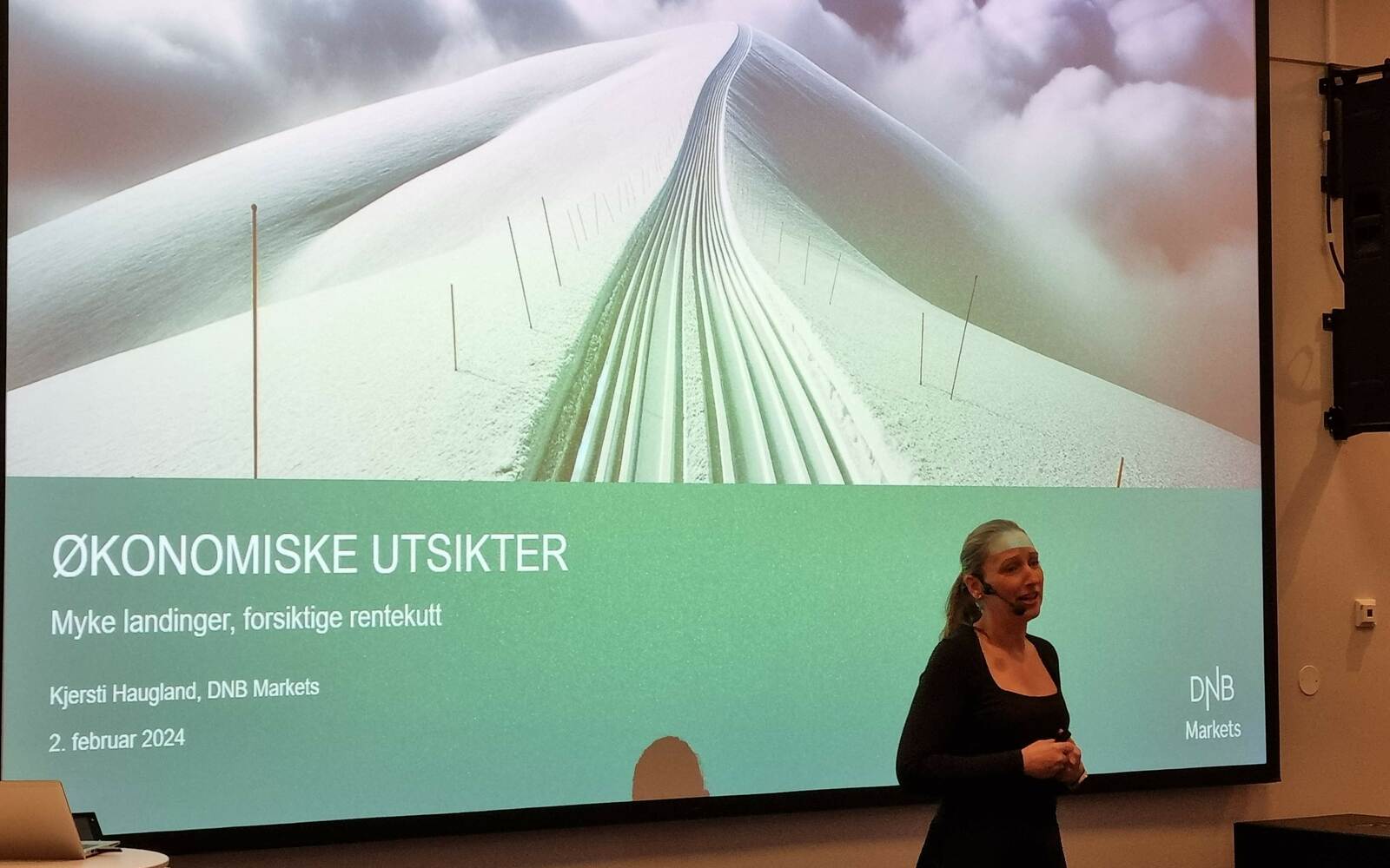 Kjersti Haugland, sjeføkonom i DnB Markets, presenterer økonomiske utsikter for tida framover.